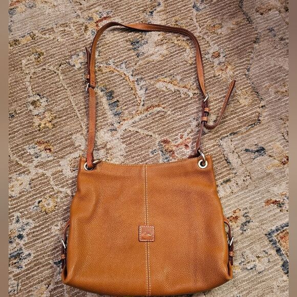 Dooney and Bourke tan pebbled leather bag. - Picture 2 of 10